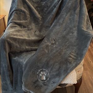 Cozy Gray Dog Blanket with Paw Print
